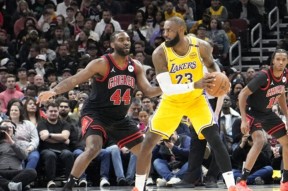 詹姆斯重要时刻重要助攻，SKT带队取胜！的简单介绍-九游官方下载地址